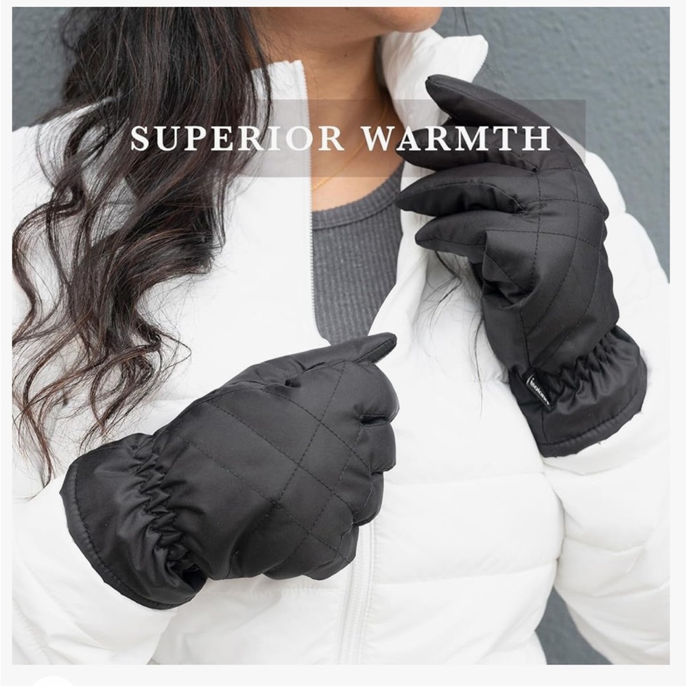 NWT Isotoner Women’s Sleekheat Gloves Touchscreen Technology‎ Gift Warm Winter